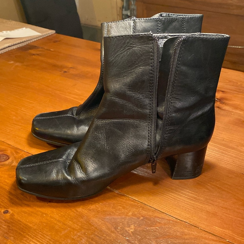 Nine West Leather Heeled Boots w/ Zipper - Size 9.5M - 2.5 in - Used